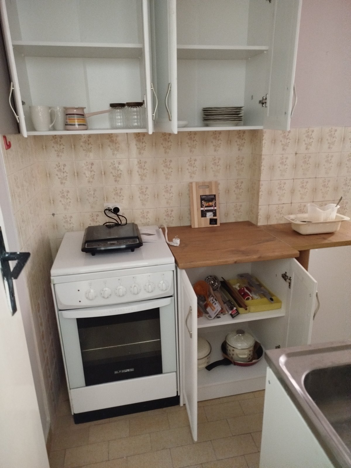 Једнособан стан 350€ станарина и трошкови