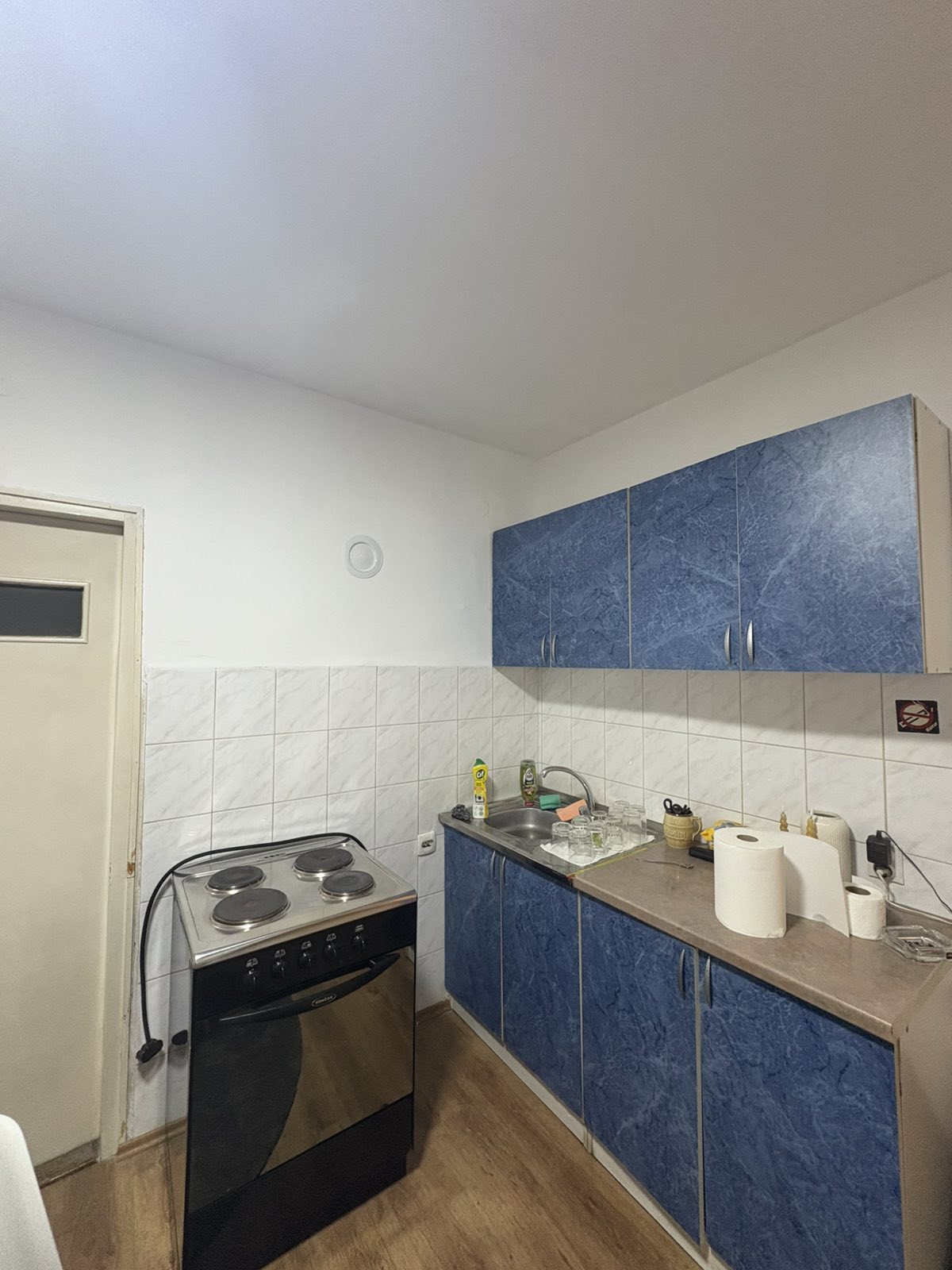 Izdaje se stan u centru u obilićevom vencu renoviran i pogodan za studente.slobodan od 01.10. 0692111055