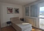 Izdajem studentima namešten dvoiposoban (dve odvojene sobe) stan u zgradi u blizini Medicinskog fakulteta. 0648637280