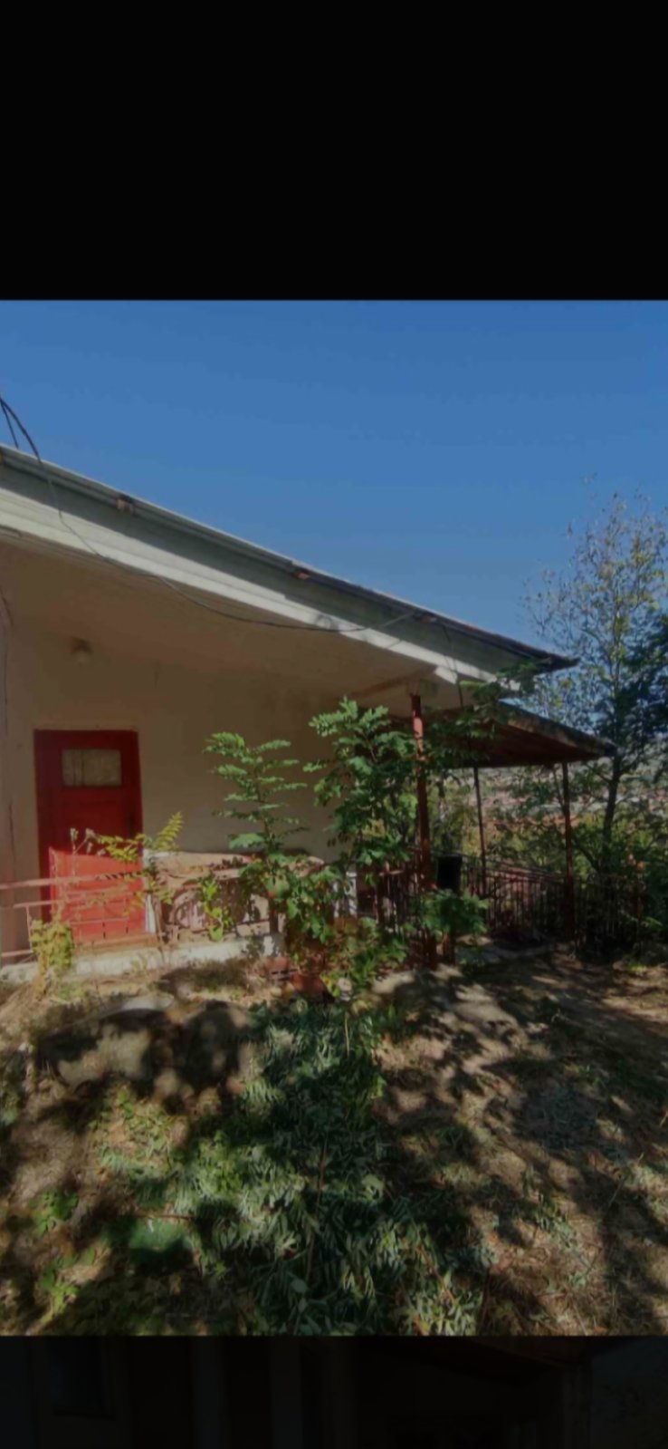 Prodajem kuću od 119 m² na 5 Ara placa a 50 m od centra Niške banje uknjiženo vlasnik 1/1 struja, voda sve ima cena 49.000 EUR. Tel. 0641126722