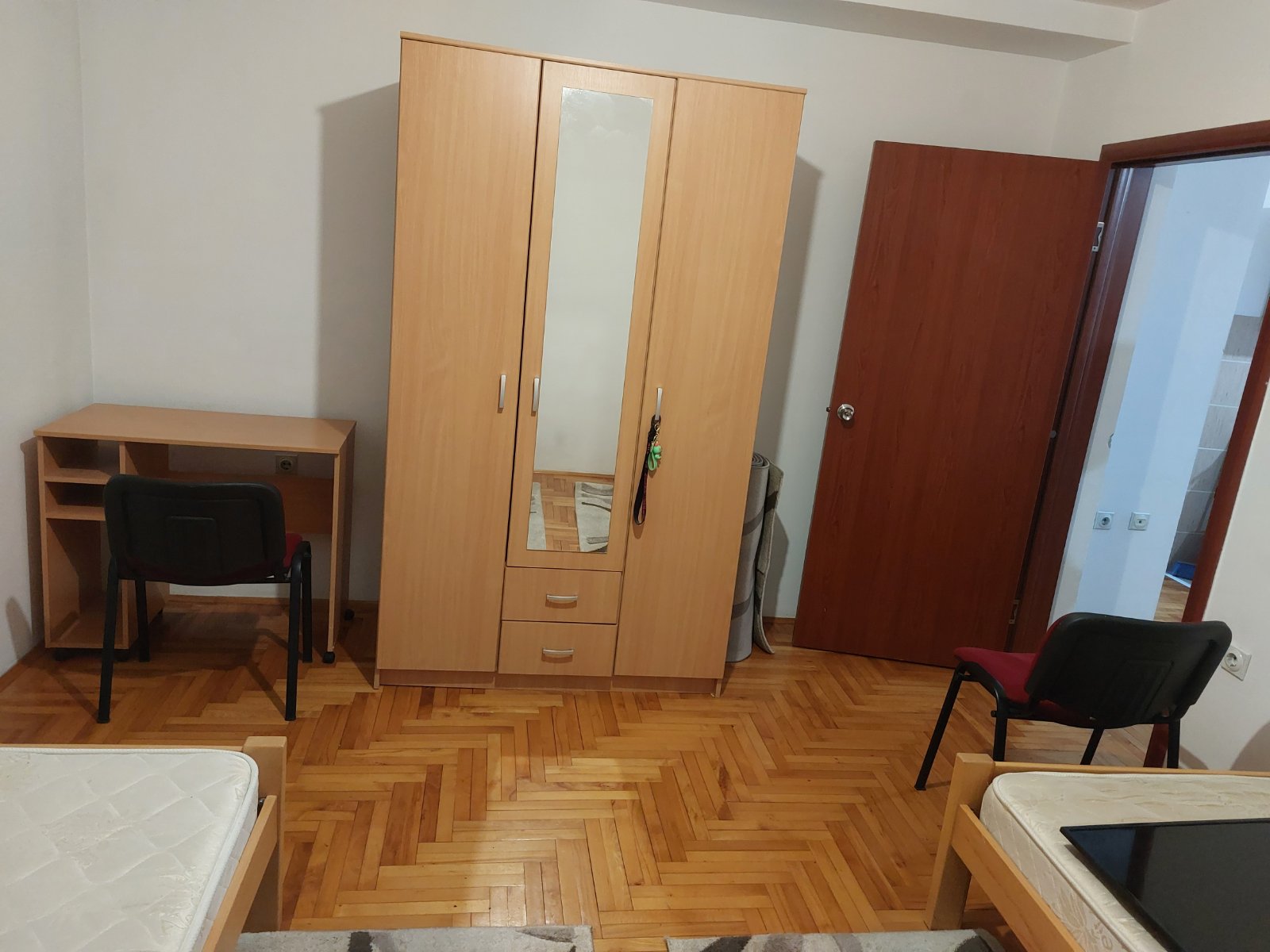 Izdajem sobu za dve studentice ili srednjoškolke