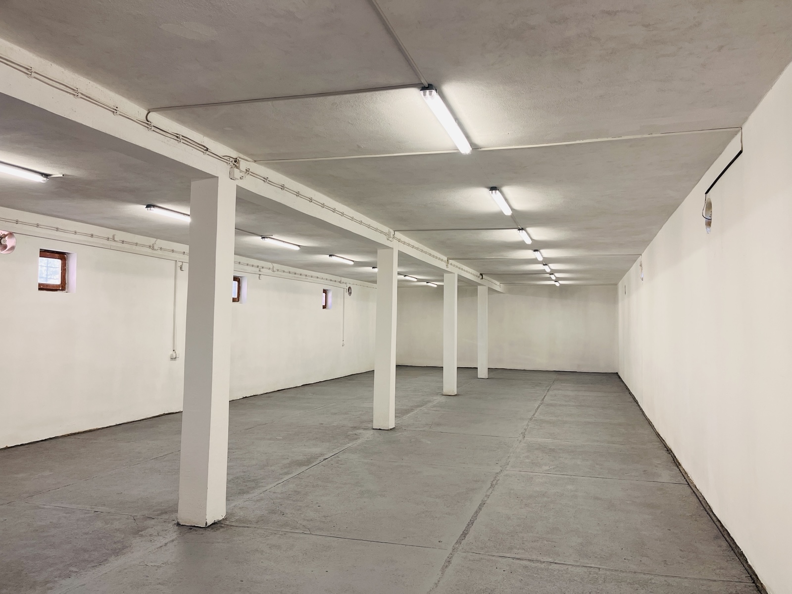 Izdaje se magacin 340 m², Gornje Međurovo – 6 km od centra Niša