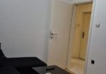 Izdajem namešten jednoiposoban stan u centru Niša, kod Margera. Cena 270E Tel. 0642441220