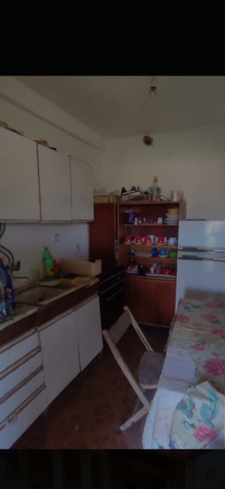 Prodajem kuću od 119 m² na 5 Ara placa a 50 m od centra Niške banje uknjiženo vlasnik 1/1 struja, voda sve ima cena 49.000 EUR. Tel. 0641126722