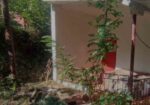 Prodajem kuću od 119 m² na 5 Ara placa a 50 m od centra Niške banje uknjiženo vlasnik 1/1 struja, voda sve ima cena 49.000 EUR. Tel. 0641126722