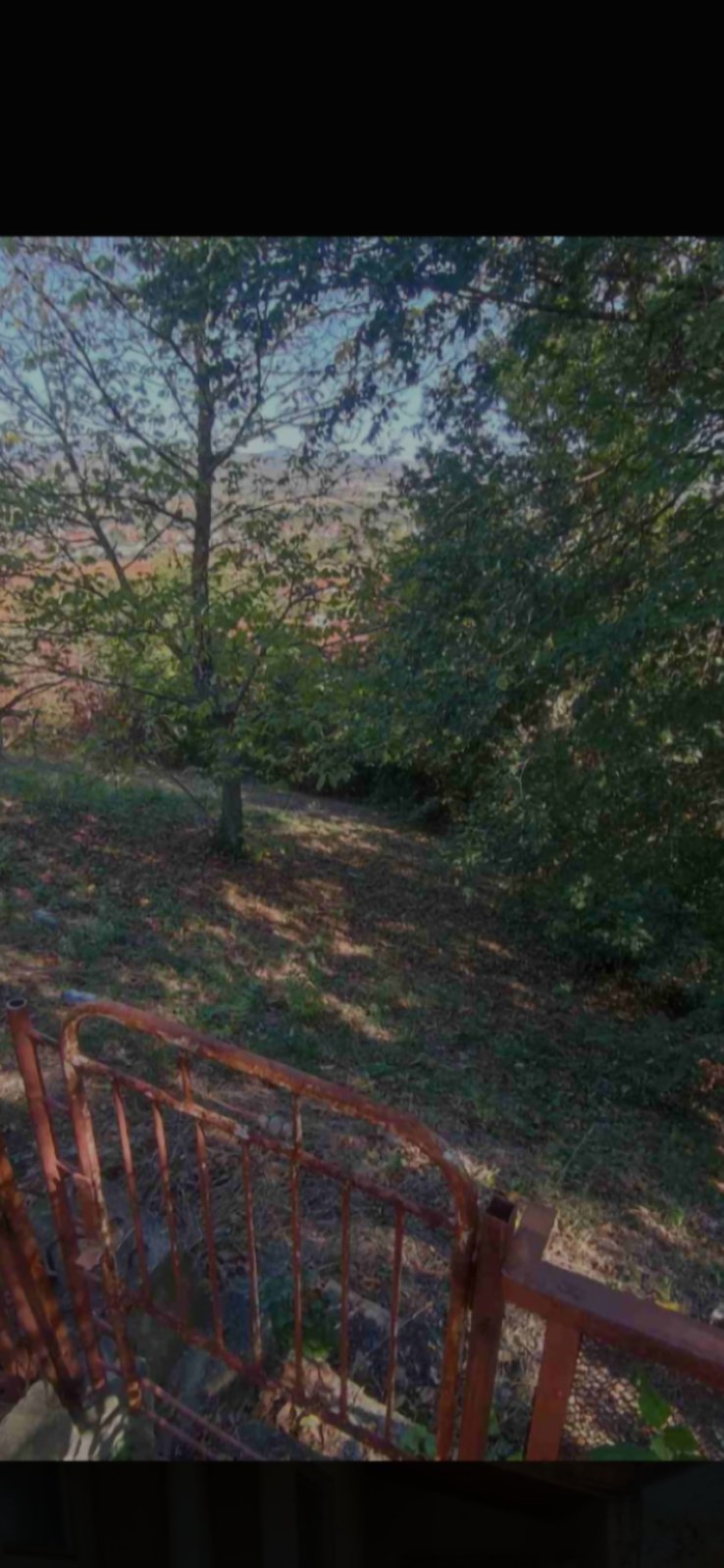 Prodajem kuću od 119 m² na 5 Ara placa a 50 m od centra Niške banje uknjiženo vlasnik 1/1 struja, voda sve ima cena 49.000 EUR. Tel. 0641126722